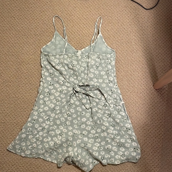 American Eagle floral mint green romper size XS, in excellent condition - Picture 2 of 4